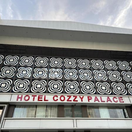 Hotel Cozzy Palace Сурат Екстериор снимка