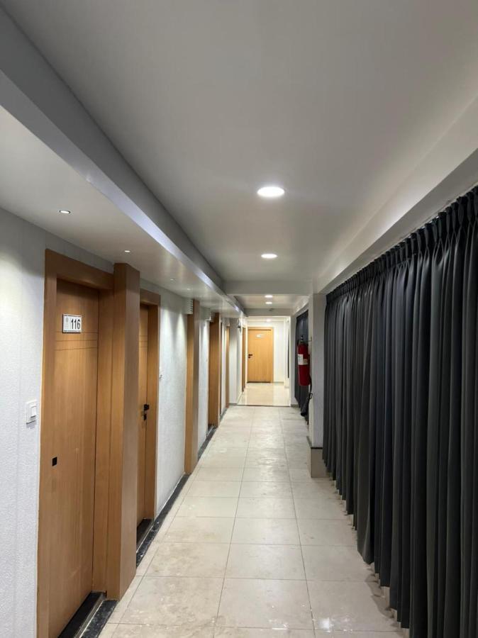 Hotel Cozzy Palace Сурат Екстериор снимка