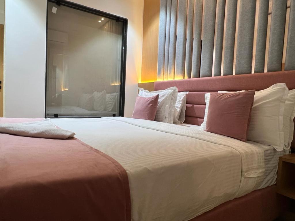 Hotel Cozzy Palace Сурат Екстериор снимка