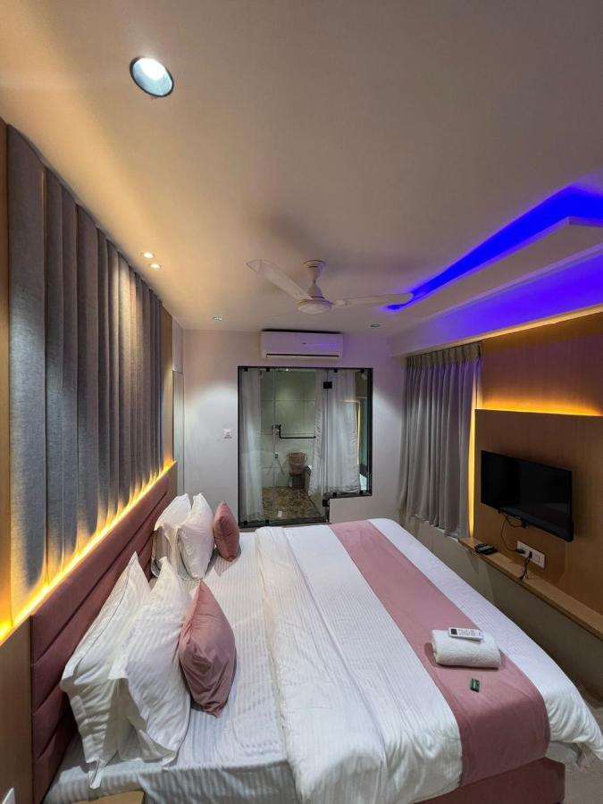 Hotel Cozzy Palace Сурат Екстериор снимка