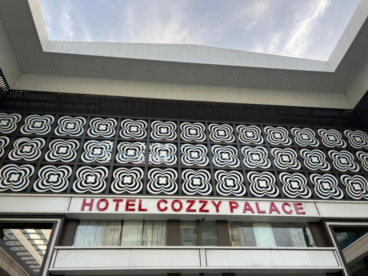 Hotel Cozzy Palace Сурат Екстериор снимка