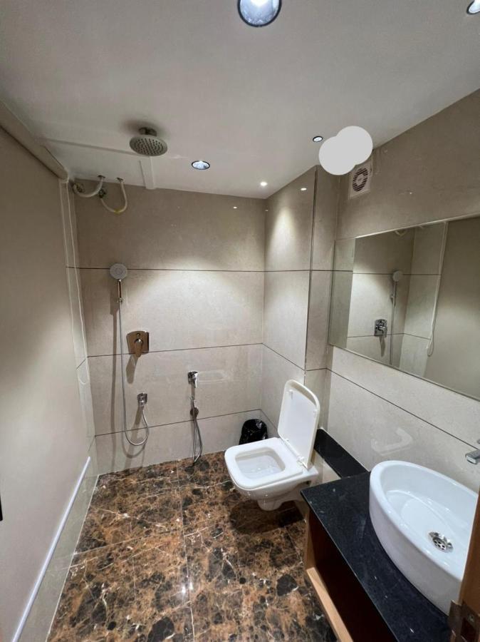 Hotel Cozzy Palace Сурат Екстериор снимка